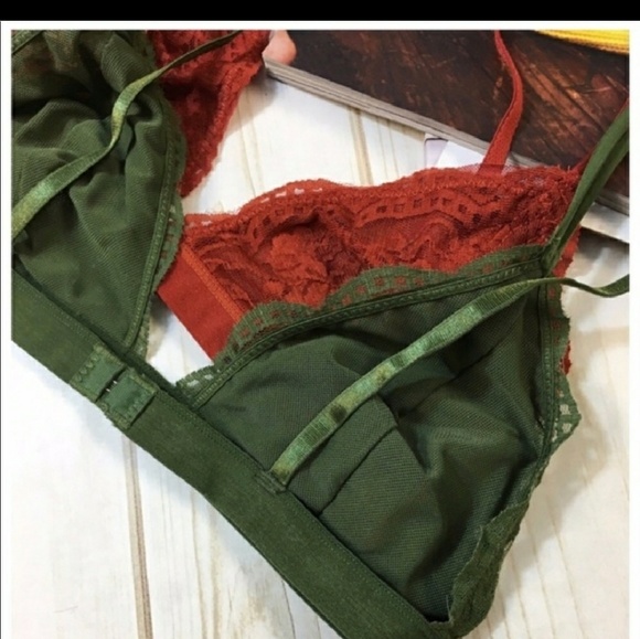 Triangle Lace Bralettes - Picture 5 of 5